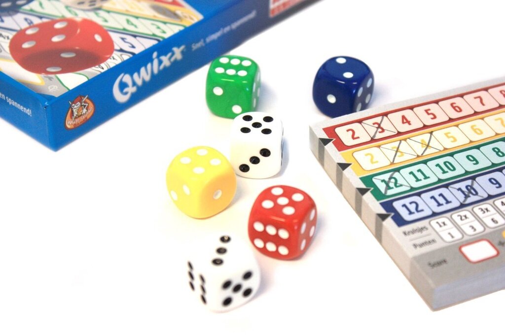 white-goblin-games-qwixx-dobbelspel-voorkant-03