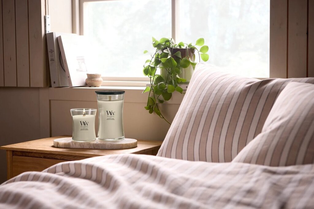 woodwick-geurkaars-patchouli-creme-voorkant-02