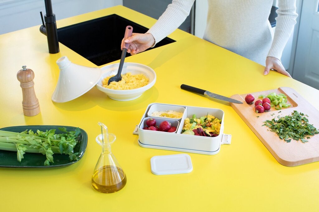 brabantia-make-take-lunchbox-broodtrommel-large-kunststof-lichtgrijs-voorkant-05