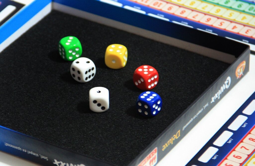 white-goblin-games-qwixx-dobbelspel-deluxe-voorkant-03