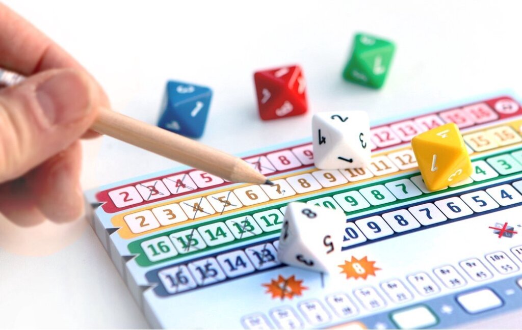 white-goblin-games-qwixx-longo-dobbelspel-basisspel-voorkant-04