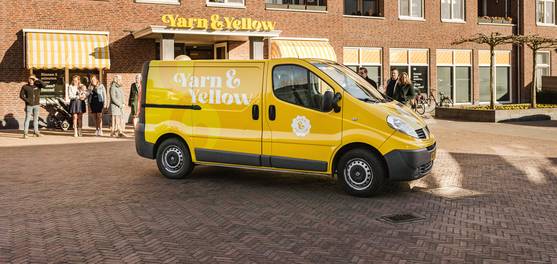 Yarn & Yellow - Bus