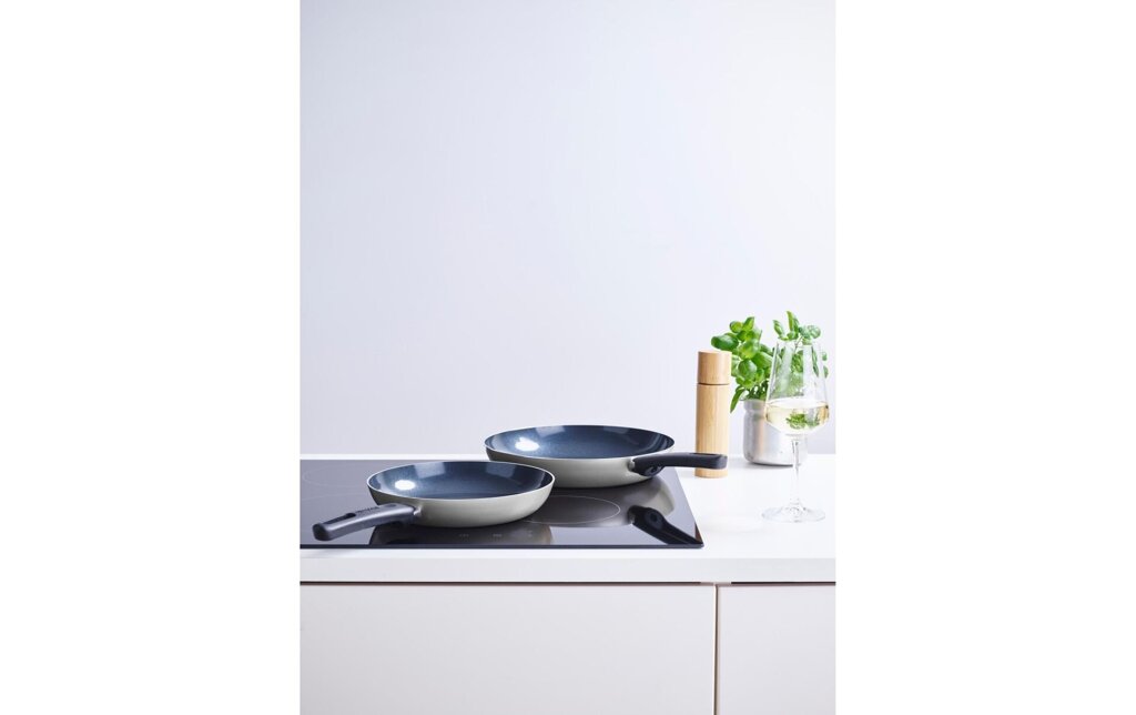 brabantia-koekenpan-light-grey-indu+-30-cm-03