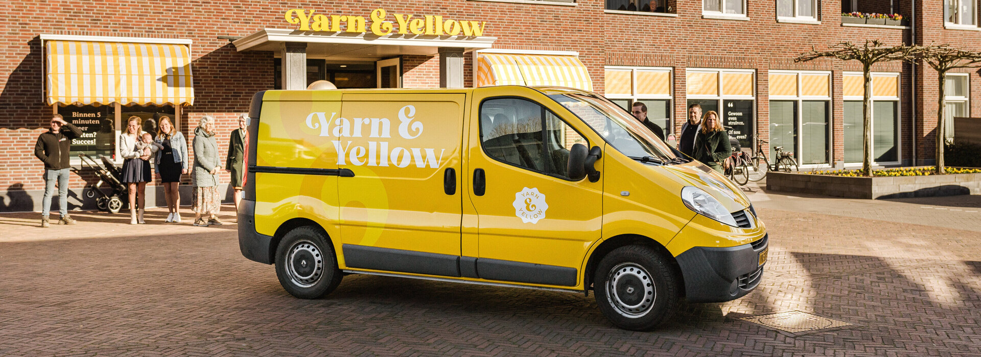 Yarn & Yellow - Bus