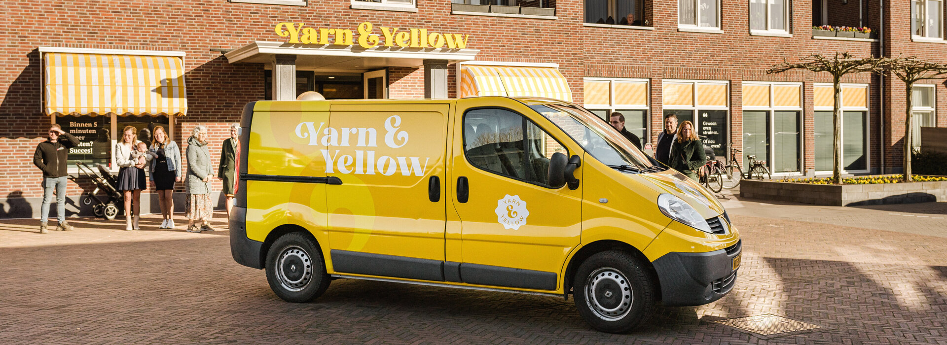 Yarn & Yellow - Bus