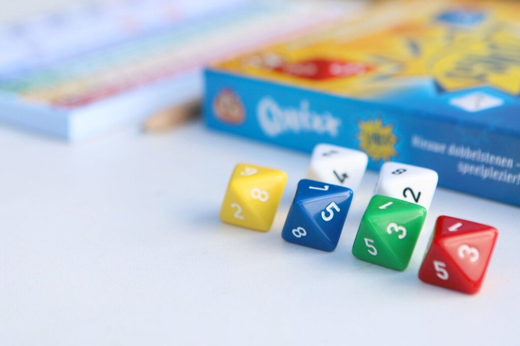 white-goblin-games-qwixx-longo-dobbelspel-basisspel-voorkant-02